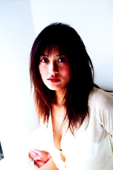 ‘完美体育官网’延禧女主吴谨言童年照曝光,从小就是美人胚子,下巴超尖(图4) 完美体育官网